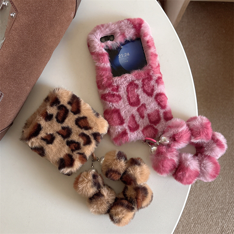 Phone Cases For Samsung - เคสโทรศัพท์ลายเสือดาวแฟชั่น สายคล้องข้อมือขนปุย สำหรับ Samsung Galaxy Z